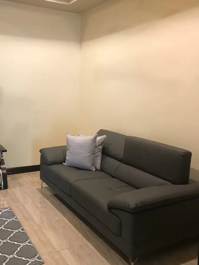 Contemporary Modern One Bedroom Apartment Кингстон