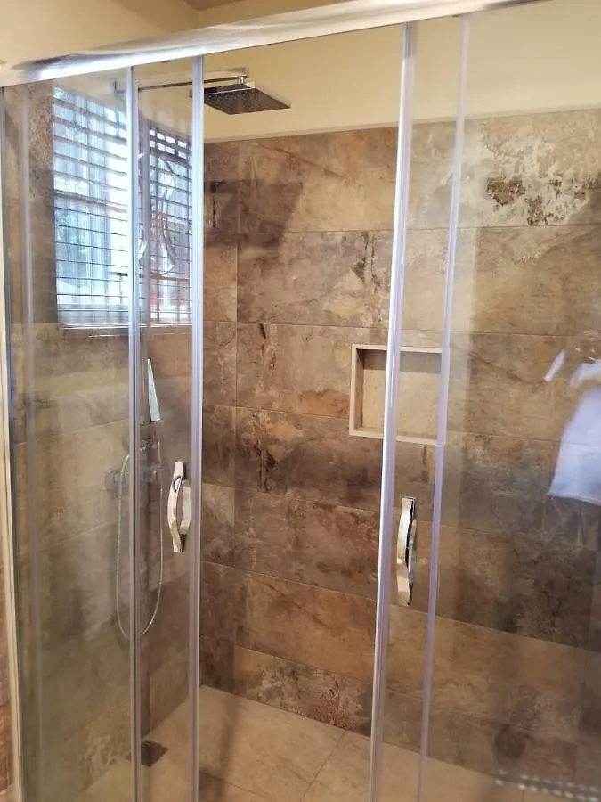 Contemporary Modern One Bedroom Apartment Kingston