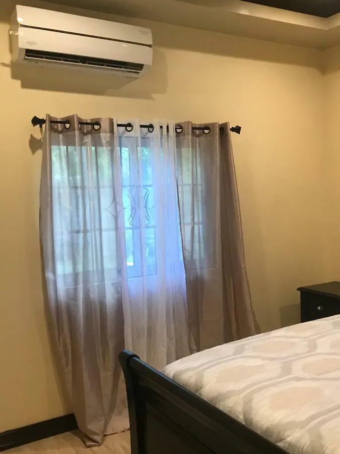 Contemporary Modern One Bedroom Apartment Kingston 0*,